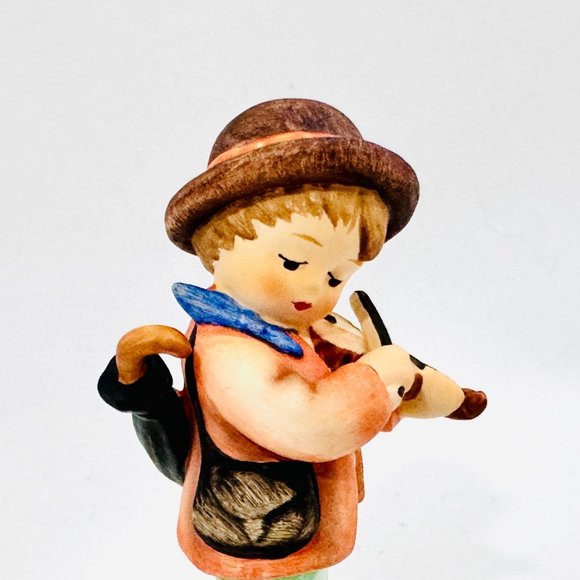 Goebel Hummel Little Fiddler 2 4/0 MIniature Hummel TMK-6 (1984) - Picture 3 of 8